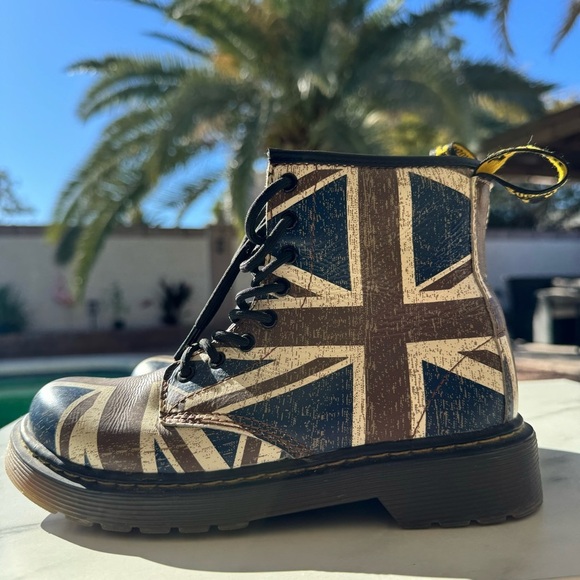 Dr Martens Kids Delaney Classic Union Jack Softy T Boot Size